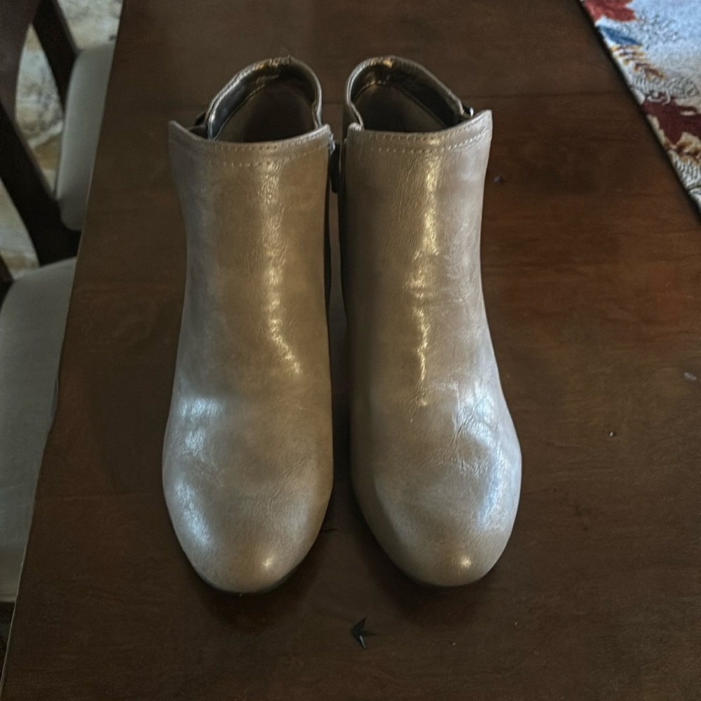 Life Stride soft system boots color taupe size 9